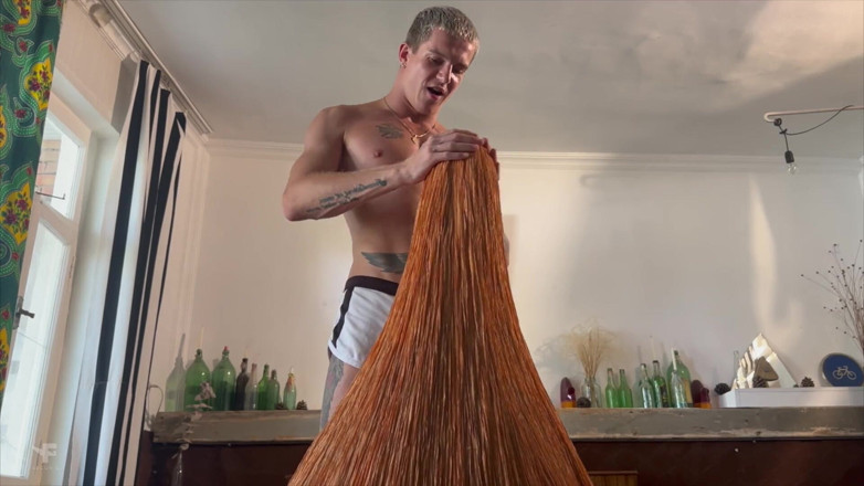 Falcon Al: The Courier Delivered an Unusual Package and Caught the Twink...