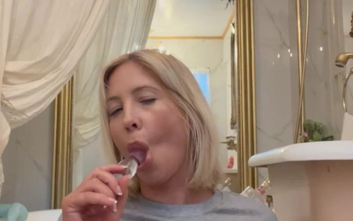 Tasha Reign official studio: Tasha reign तुम्हारे साथ खेलती है