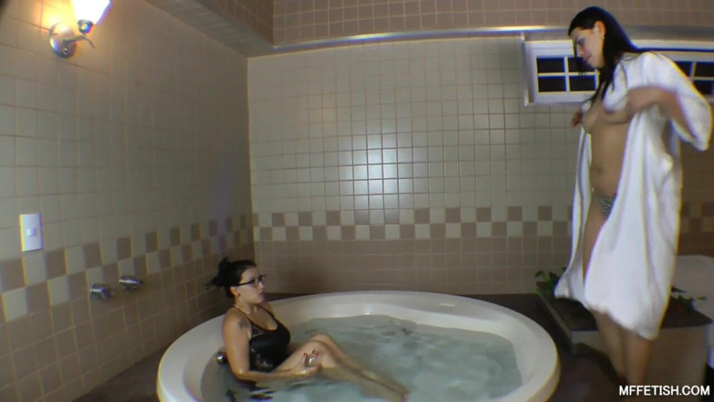 MF Fetish: Seduta in faccia e bordo a acqua