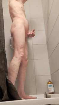 Guter handjob in der dusche