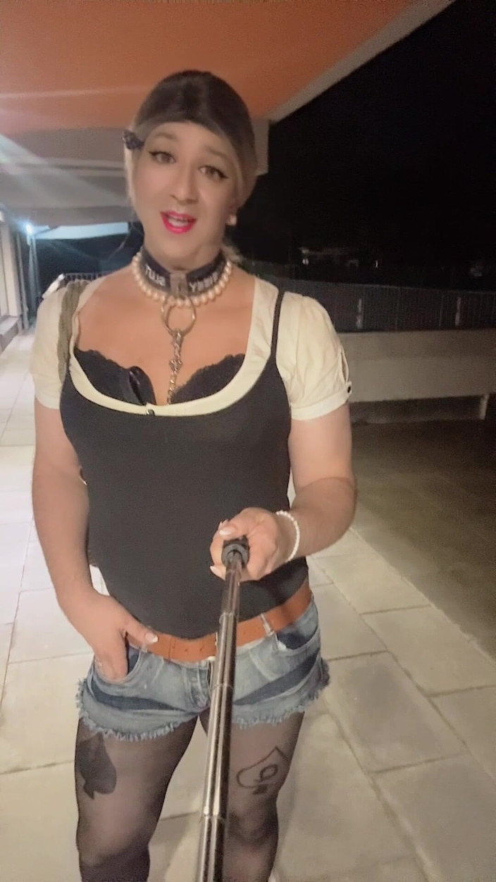 SissyDaniella: Maricas fora da buceta e bunda plugadas e fodendo vibrador