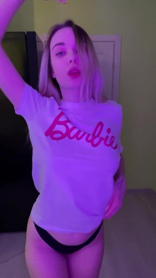 My bf cuckold: Sexy meisje toont haar naakte lichaam
