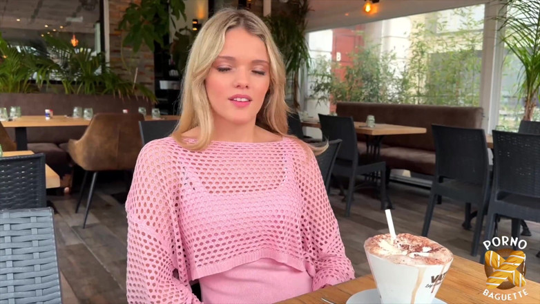 Porno Baguette: Jade, hübsche blondine, wird in den arsch gefickt!