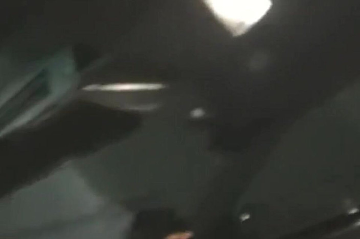 yellowsubmarine: Wanita itu diseret ke dalam seks mobil