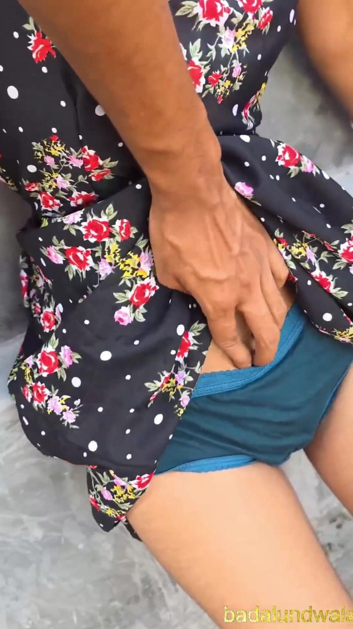 Desi_sexy_boy: भारतीय गांव की लड़की की तंग चूत आउटडोर सेक्स वीडियो देसी सुंदर