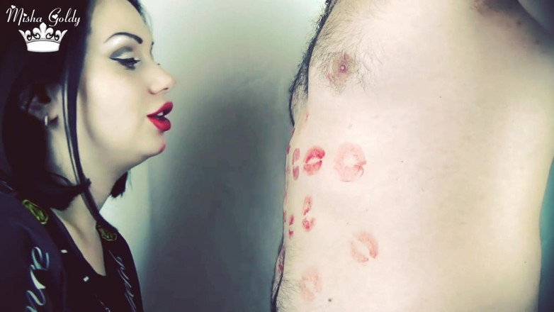 Goddess Misha Goldy: Alex břicho, hruď a pupek pokrývá červené rtěnky polibky !!