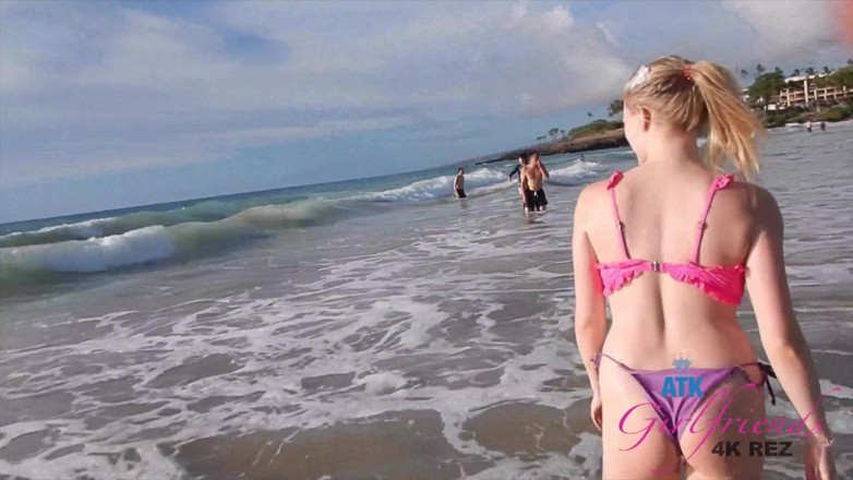 ATK Fans (Girlfriends): Melody Mark in vacanza virtuale con papà video con punto...