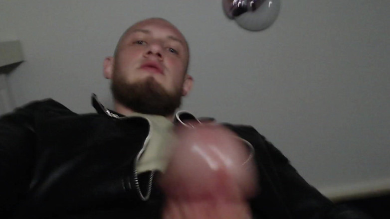 Hunky time: Skórzana dominacja i masturbacja