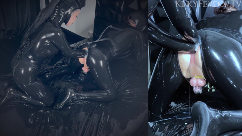 KinkyFemdomTV: Латексна протигаз, подвійний анальний фістинг