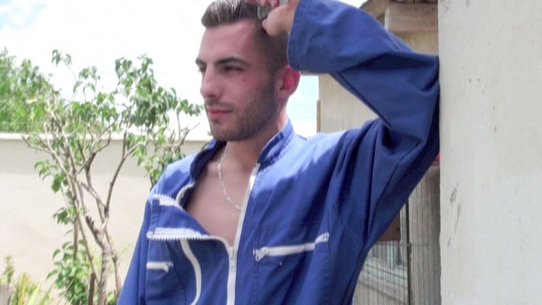 Crunch Boy: Pekerja lurus meniduri gay twink di taman luar ruangan pamer