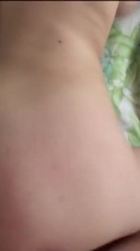 Amatérský sex s přírodní blondýnou s velkými prsy, která je ošukaná jejím partnerem