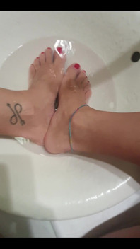 Baking Soda and Sugar Scrub for Soft Feet