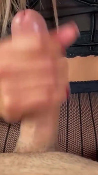 Adeline Murphy macht einen blowjob in nahaufnahme und bekommt einen oralen creampie