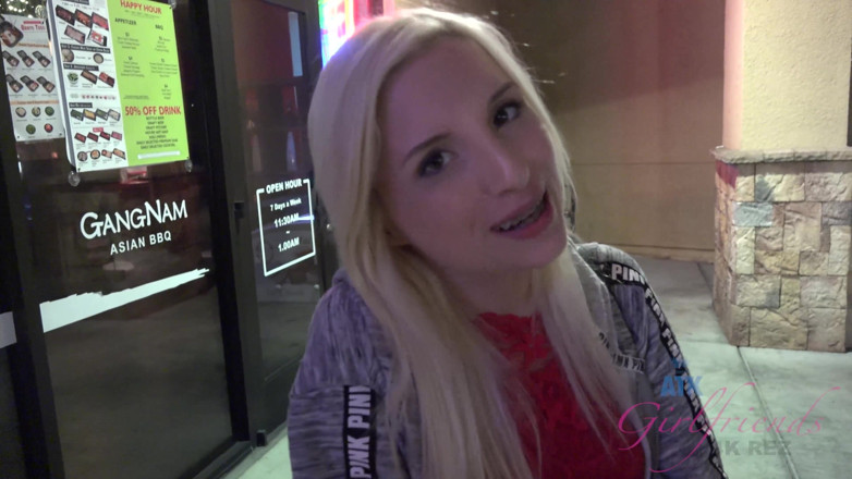 ATK Fans (Girlfriends): Vacanță virtuală în Las Vegas cu Piper Perri partea 1