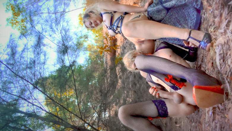 FrinaXXX: Urizarea publică pe o curvă cu țâțe