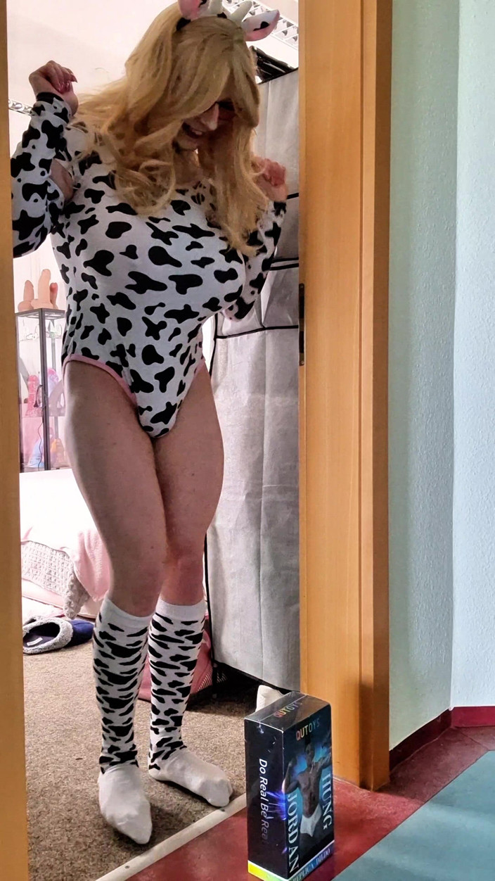 Sissy Adventures: Bimbo Sissy Hucow MILF Visitada por Jordan Hung