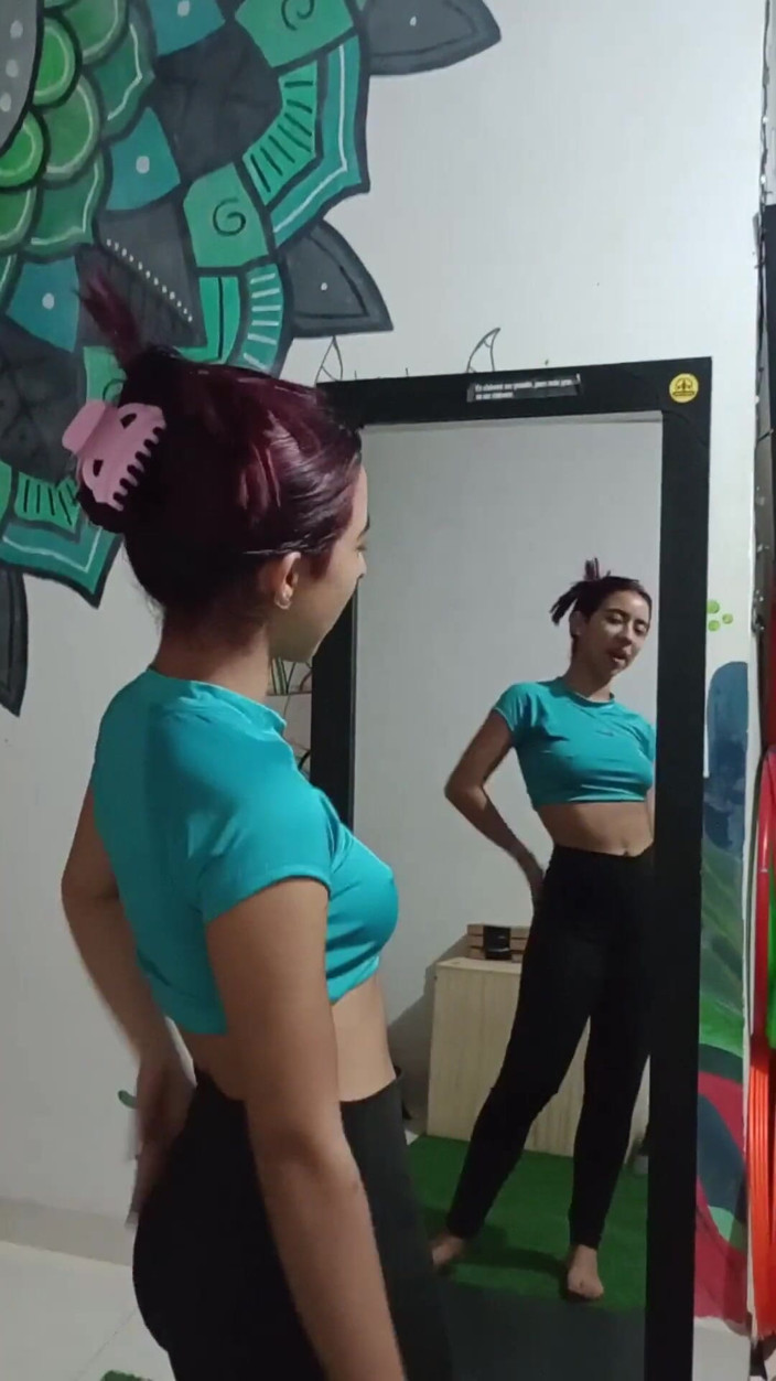 bitchsultry: Moje nevlastní sestra mi dovoluje šukat její těsnou kundičku, zatímco naši...