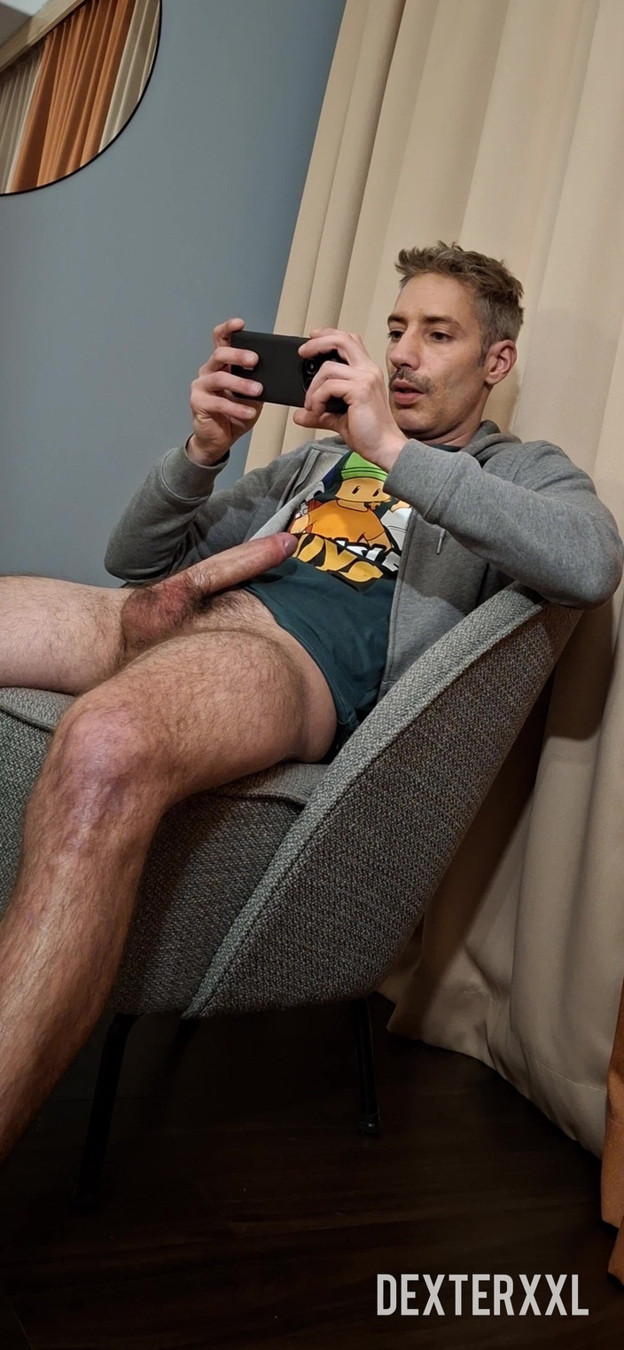 Dexterxxlfun: Miluji toto sperma. Nevlastní otec kouří chlapa. Dexterxxl