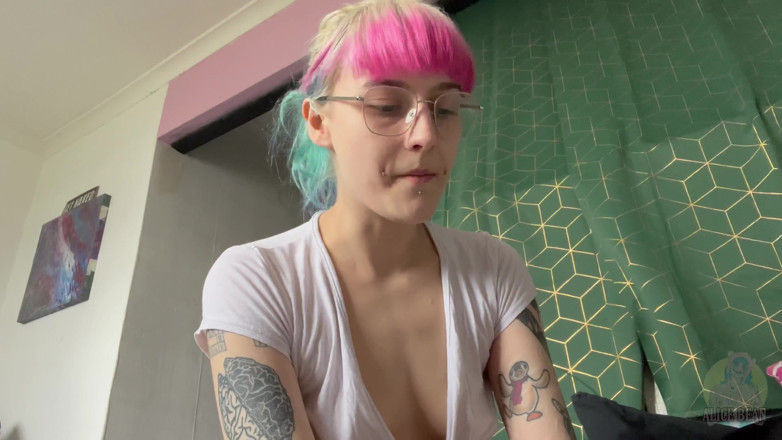 Alice Bean: Îmi eliberez corpul fetiș cu miros
