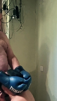 (zum Spaß) Silver Daddy Boxer: Der Unschlagbare Dominant Gegen Jobber