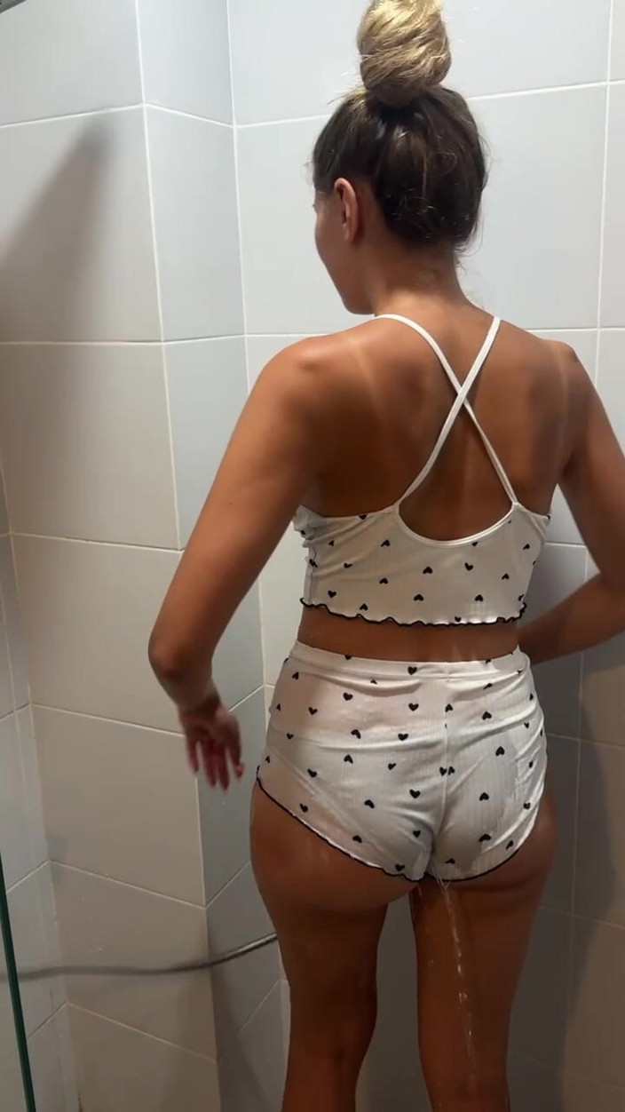 TheBublin: Bel pompino con sborra sui vestiti