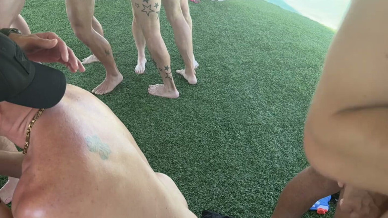 The Gay Quadzilla: 23 мужчины оргия с островами