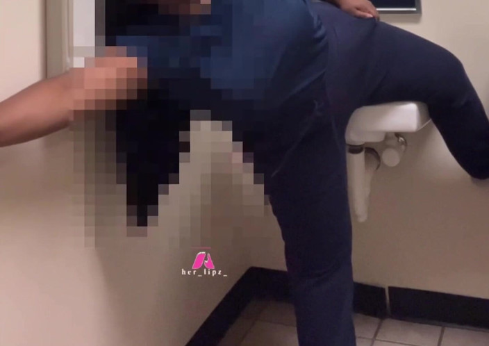 Anye Meshell: 啊。。。鬼脸就在门口！