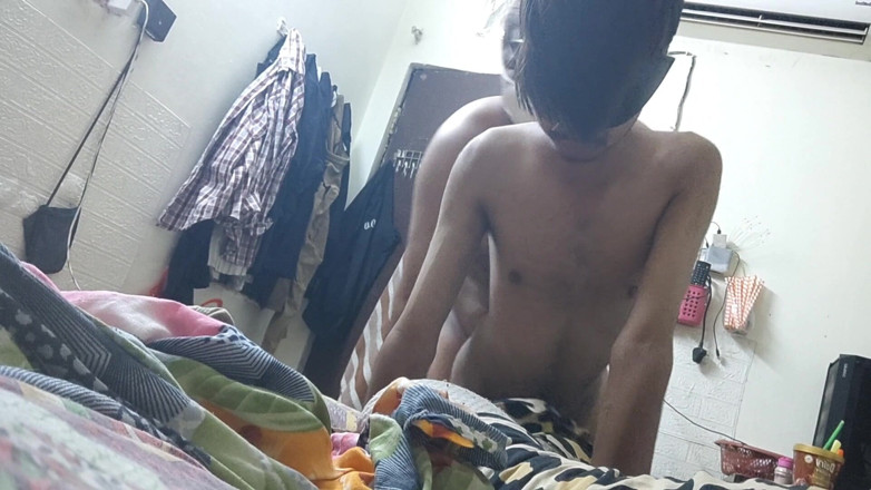 Twinkseeker: Kongkek kawan kembar saya dengan keras