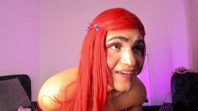 Bella Duval: Сексуальне тіло Леді Баг у колготках