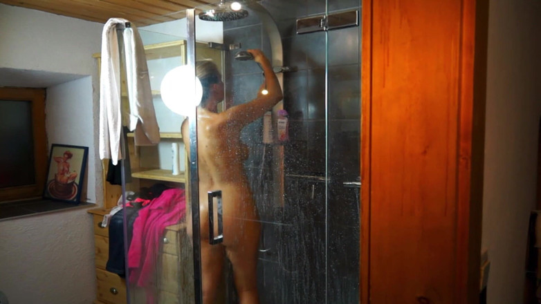 Videos Francaises: Busty French MILF Playes with Her Pussy in Camp