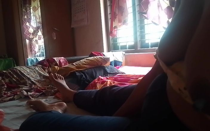 LEGSCOUPLE12: Gadis malayali India lagi pamer