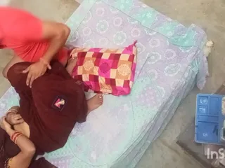 De sexy Bhabhi van Uttar Pradesh wordt thuis geneukt