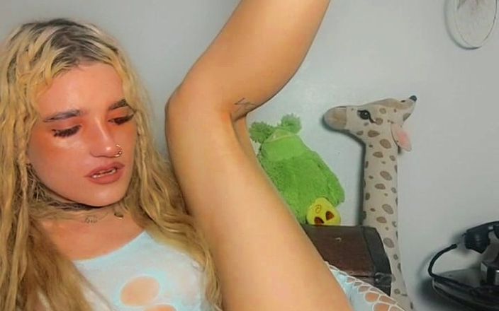Moondrugz: Buttplug-plezier met een vleugje dildo-neukpartij maakt dit een mooie dag