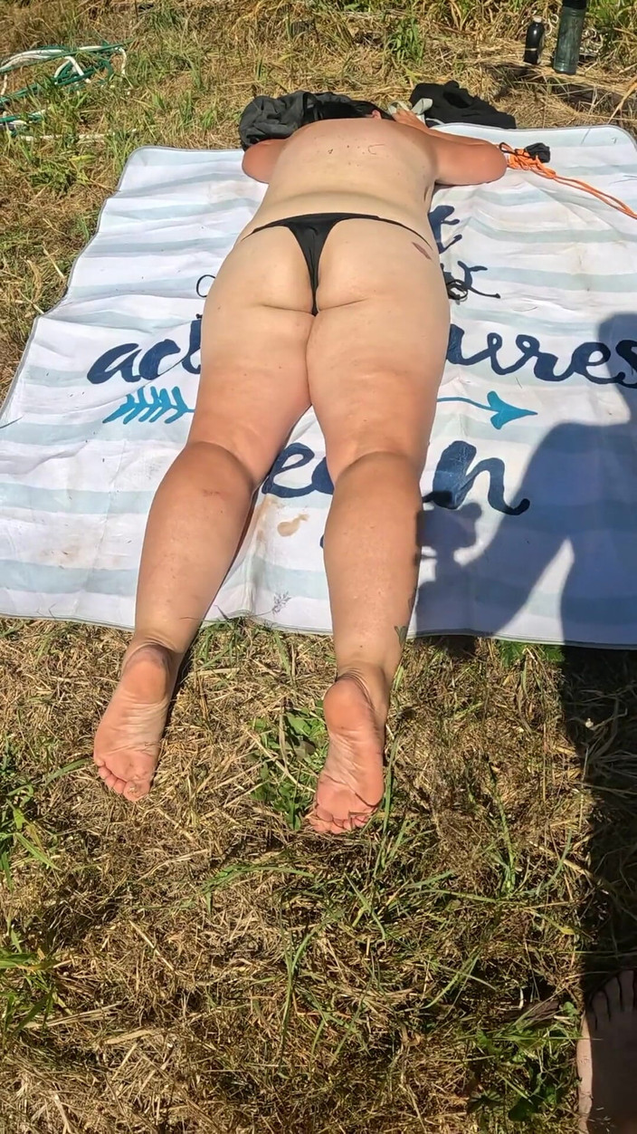 Homesteadmama: Berjemur telanjang. Saya benar-benar ingin mendorong orang lain untuk pergi...