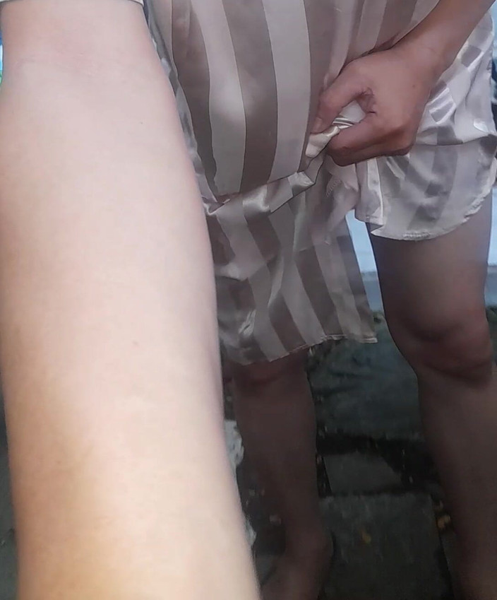 Naomisinka: Cewek pecinta fetish baju piyama satin masturbasi sampai muncrat bagian 2