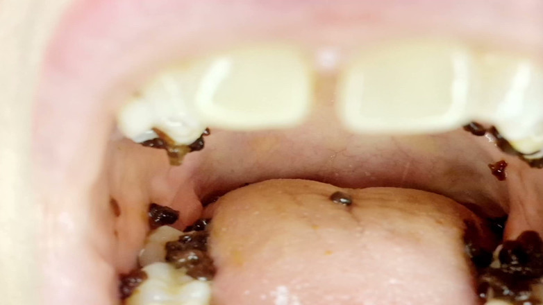 Nicoletta Embassi: Inside My Mouth Chew Chew &amp; Tongue (open Mouth Chew &amp; Tongue POV)