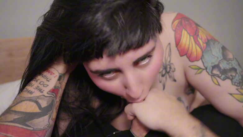 mamiimaldii: Argentigotica Curvy Gives the Best Blowjob to a Chilean