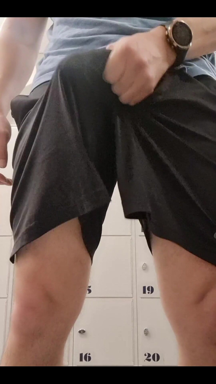 Awesome A: Nello spogliatoio della palestra