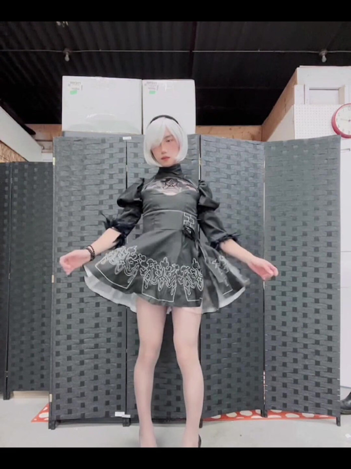 Eva Pans: Cosplay 2b y haciendo leche ...