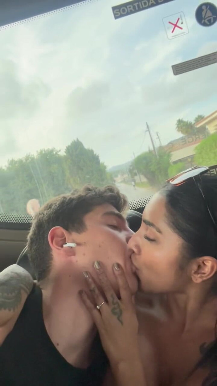 Yasmina and Brady: My Wife Gives Me an Amazing Blowjob on the Bus-...