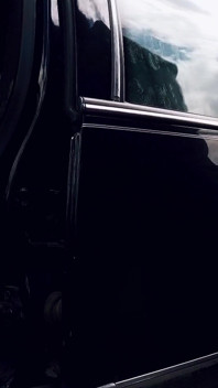Masturbando ao lado do meu carro