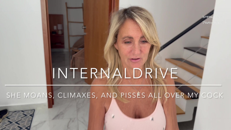 InternalDrive: वह चरमोत्कर्ष पर कराहती है और मेरे लंड पर पेशाब करती है।