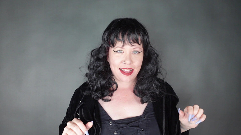 Deanna deadly: Gothic stiefzus kietelt je met lange scherpe blauwe vingernagels totdat...