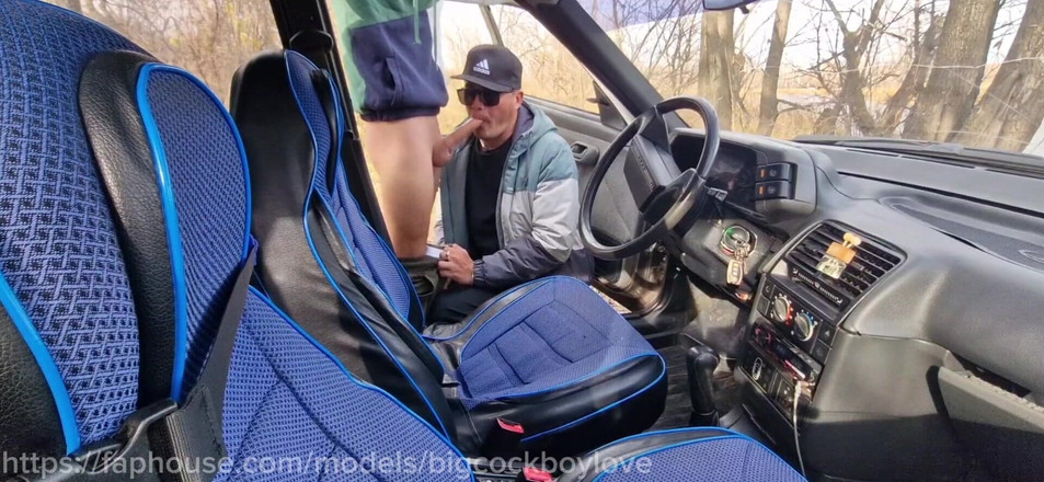 AlexGay: Sert Yolculuk Sürtük Yabancı Babasının Büyük Yarağıyla Pistte Dövüşüyor