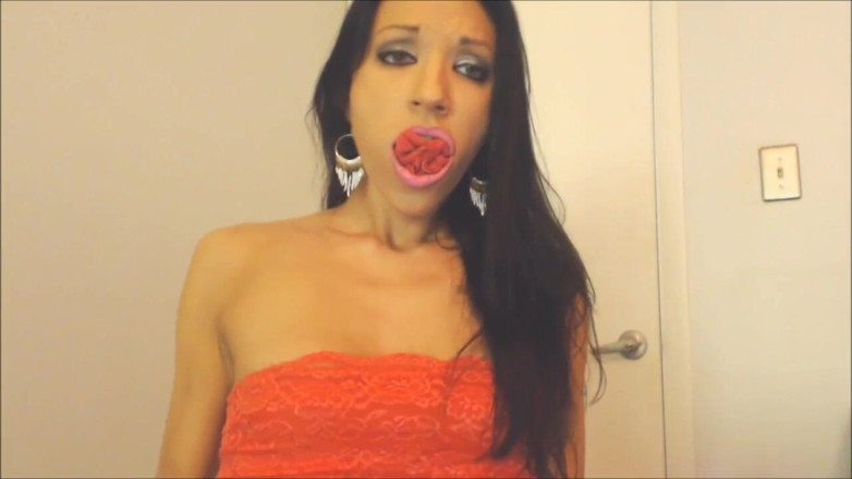 Selfgags classic: Auto amordaçada latina cadela