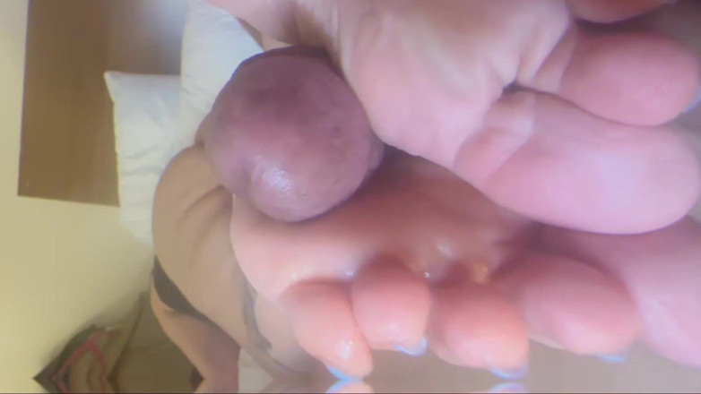 Daddykane: Une femme mature blonde amateur aime les jeux sexuels l’après-midi....