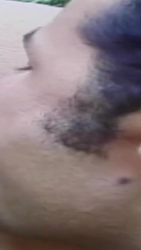Loira sexy transsexual é seduzida ao ar livre em férias e fodida anal