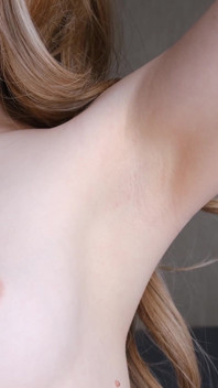 Quần lót bẩn thỉu và đồ chơi mới