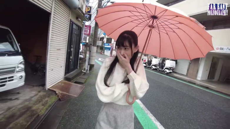 Far East pornography: Delicada felicidad en gulp con una provocación de pelo oscuro...