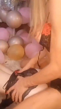 Trans avec une bite géante de 24 cm